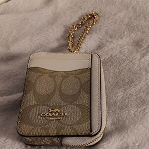 Coach Zip Card Case Gold Chain And Signature Design